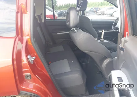 2008 Jeep Compass Sport z USA, uszkodzony, nr VIN 1J8FF47W18D795051